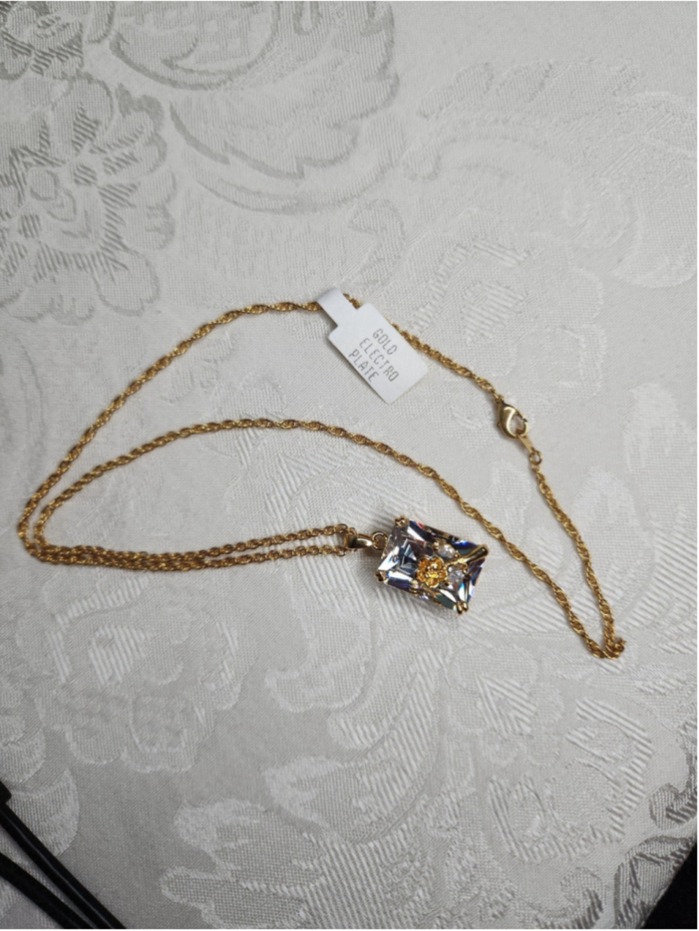 Princess Cut Crystal +ROSE Pendant necklace, gold plated, 18", new